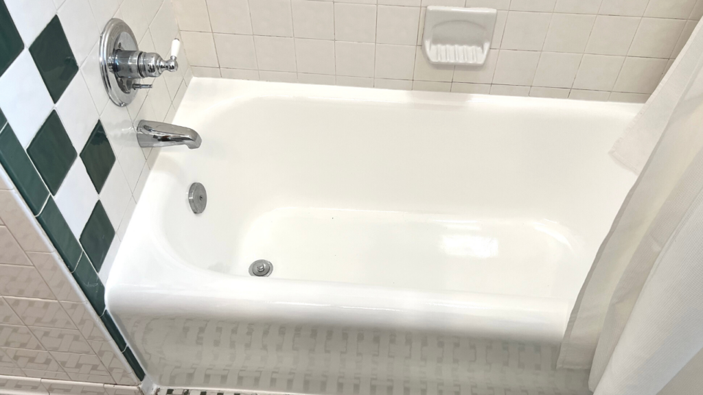 How to Refinish a Bathtub